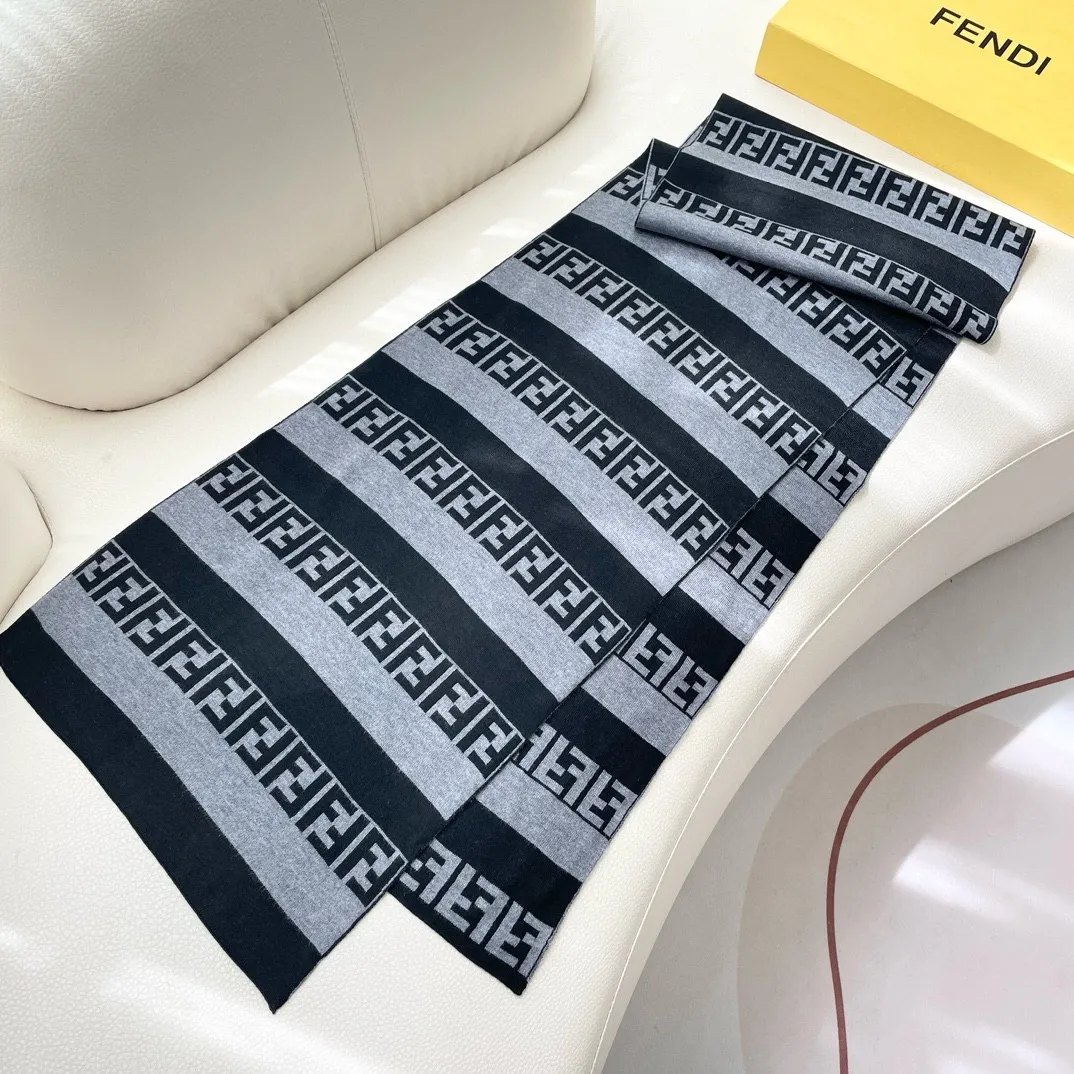 【FENDI  フェンディ】スカーフ 180*32CM   241207