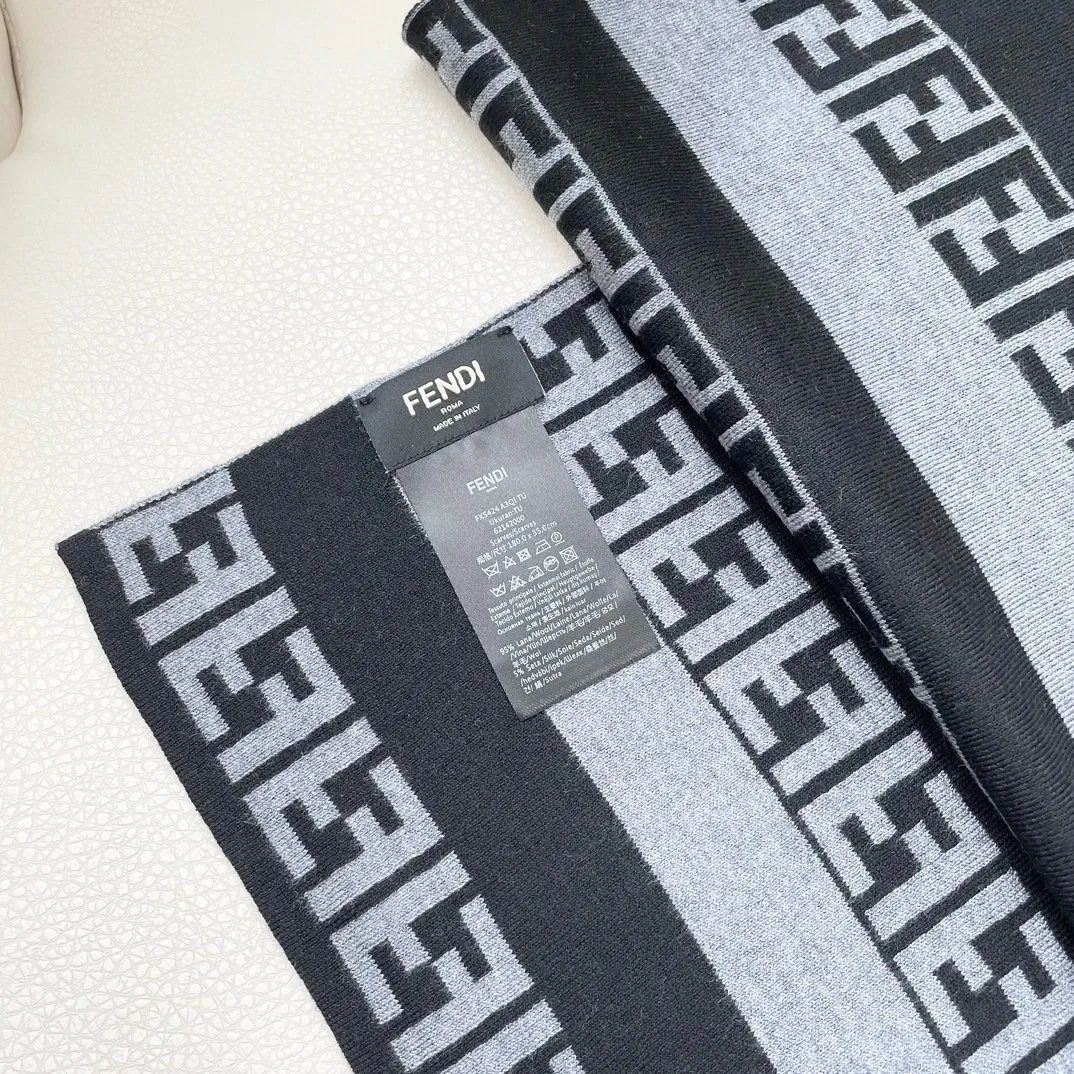 【FENDI  フェンディ】スカーフ 180*32CM   241207