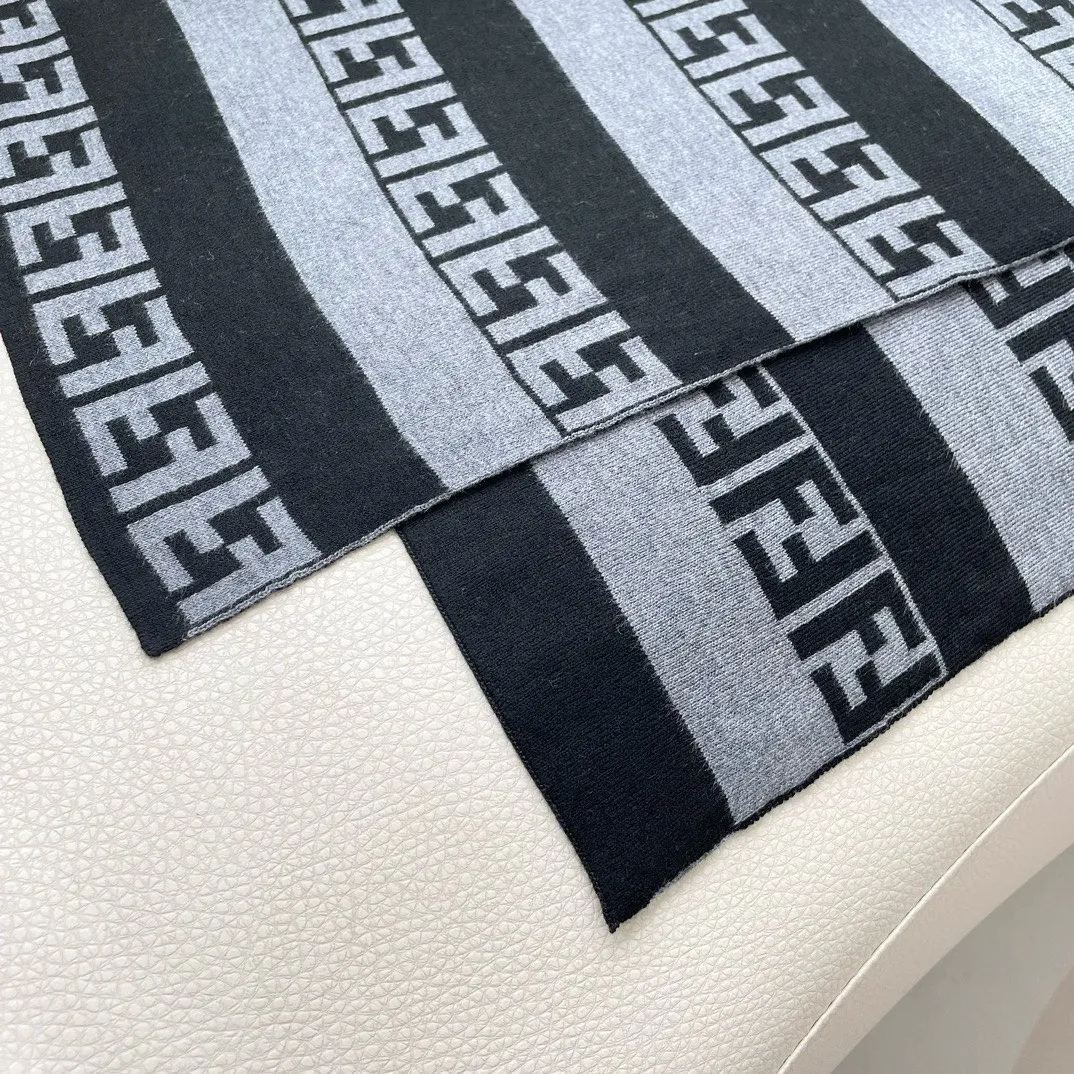 【FENDI  フェンディ】スカーフ 180*32CM   241207