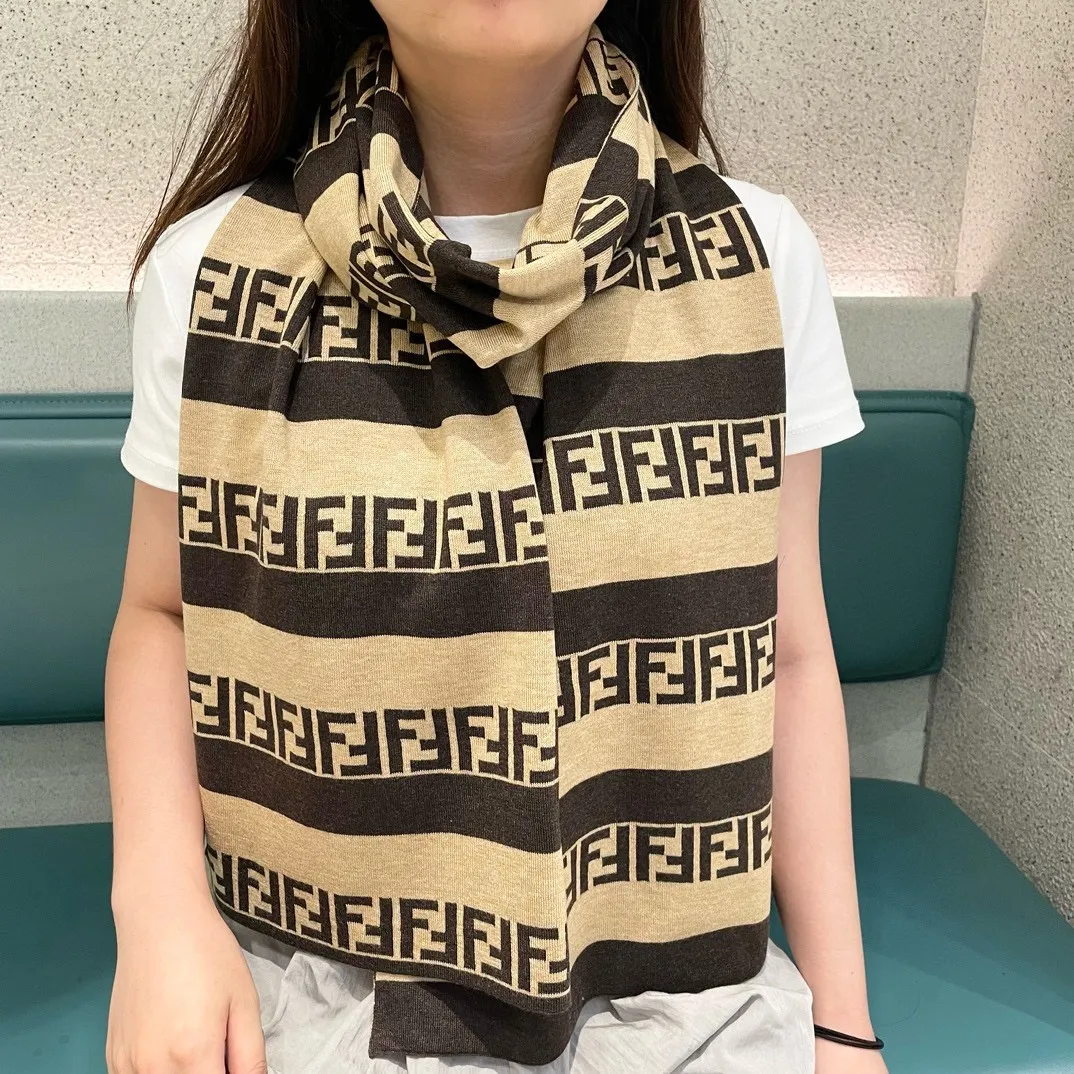 【FENDI  フェンディ】スカーフ 180*32CM   241207