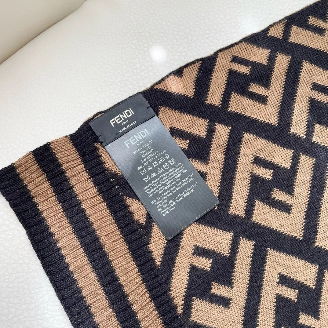 【FENDI  フェンディ】スカーフ 180*32CM   241207