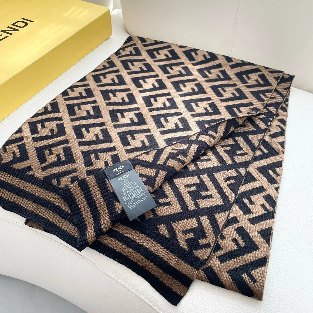 【FENDI  フェンディ】スカーフ 180*32CM   241207