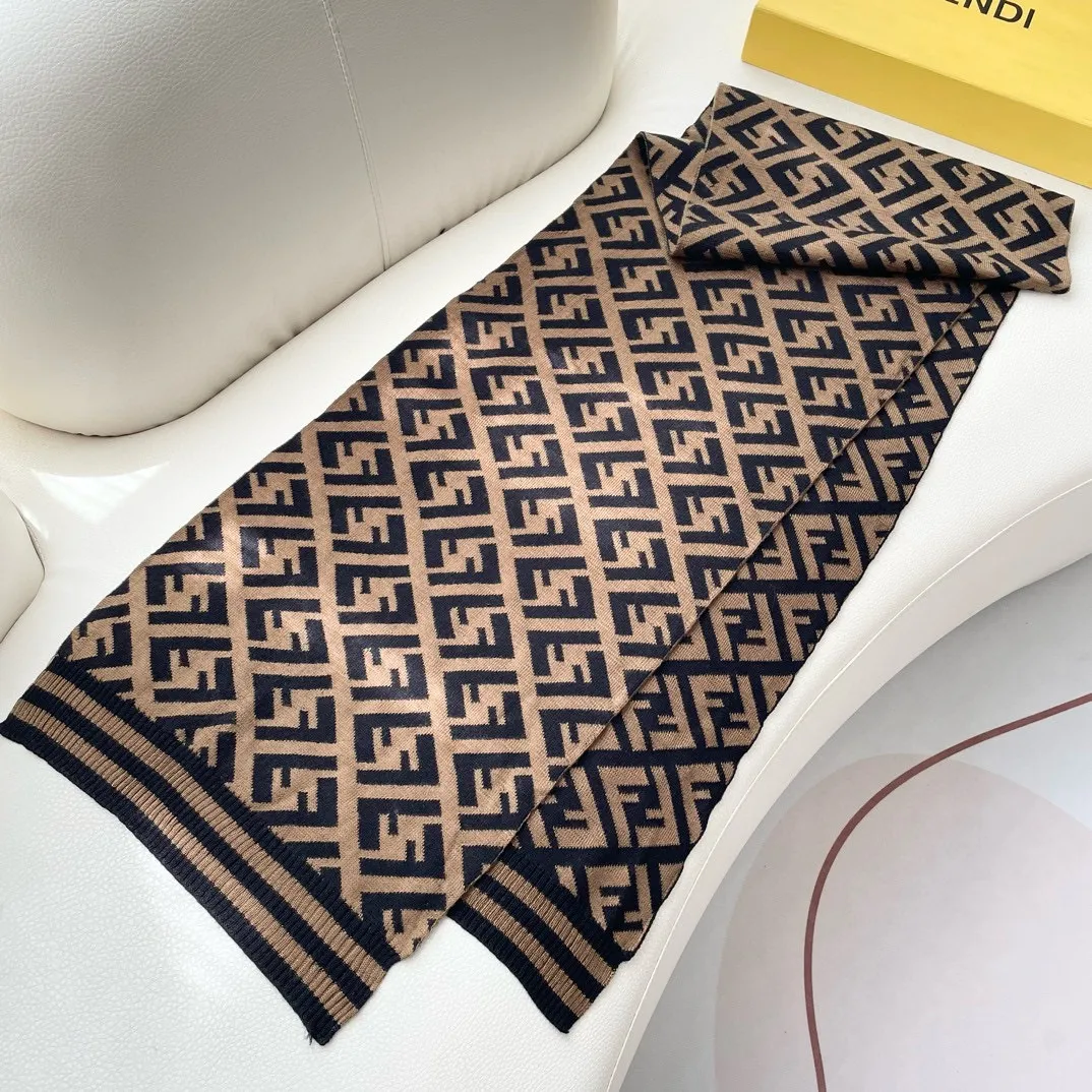 【FENDI  フェンディ】スカーフ 180*32CM   241207