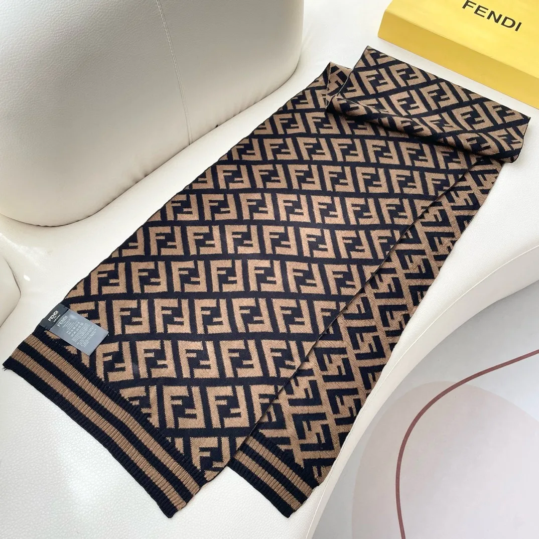 【FENDI  フェンディ】スカーフ 180*32CM   241207