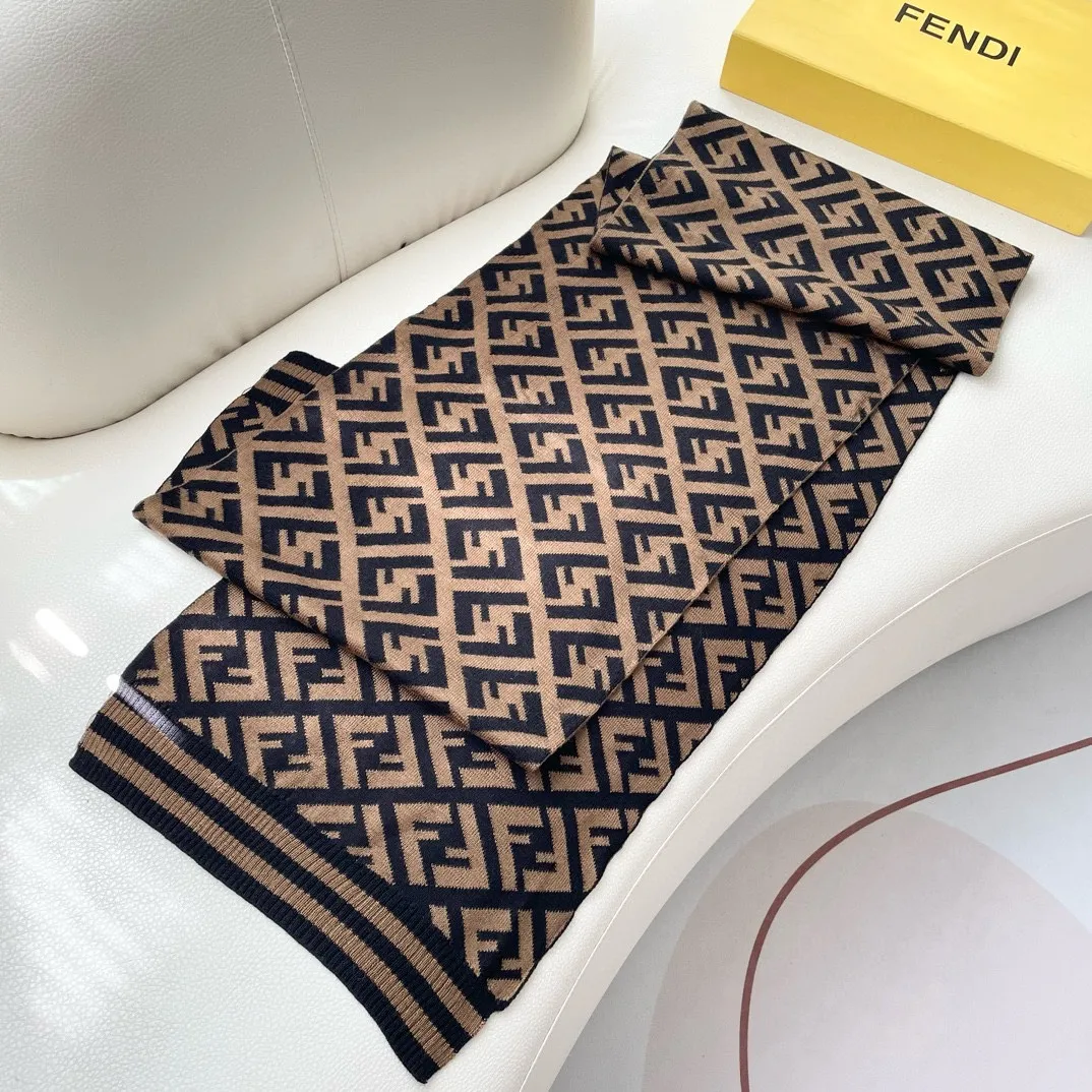 【FENDI  フェンディ】スカーフ 180*32CM   241207