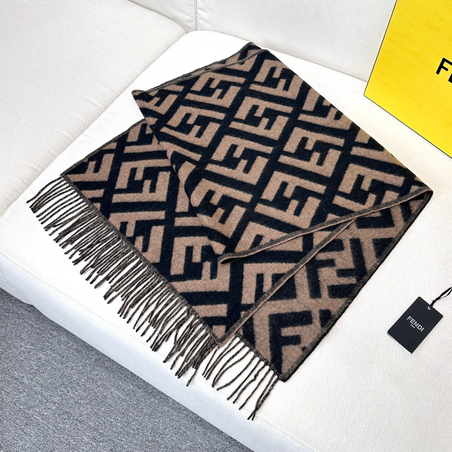 【FENDI  フェンディ】スカーフ45*170CM   241109