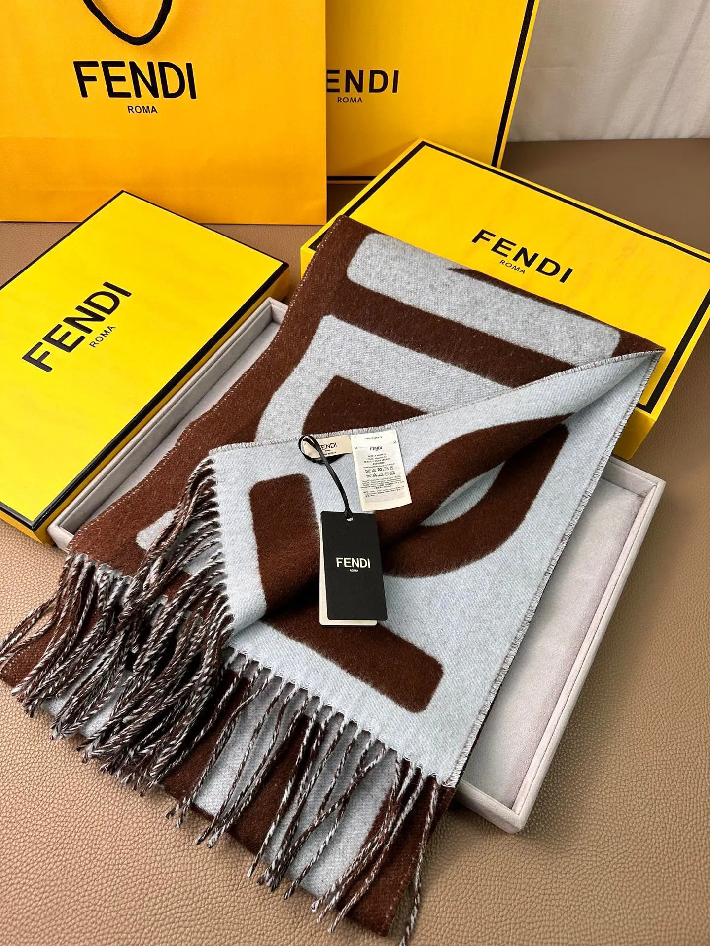 【FENDI  フェンディ】スカーフ30*180CM   241109