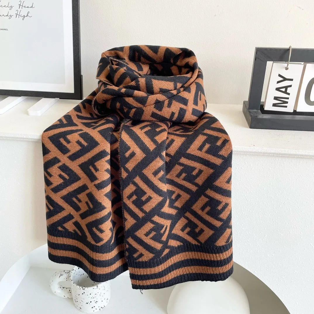 【FENDI  フェンディ】スカーフ36*180CM   241109