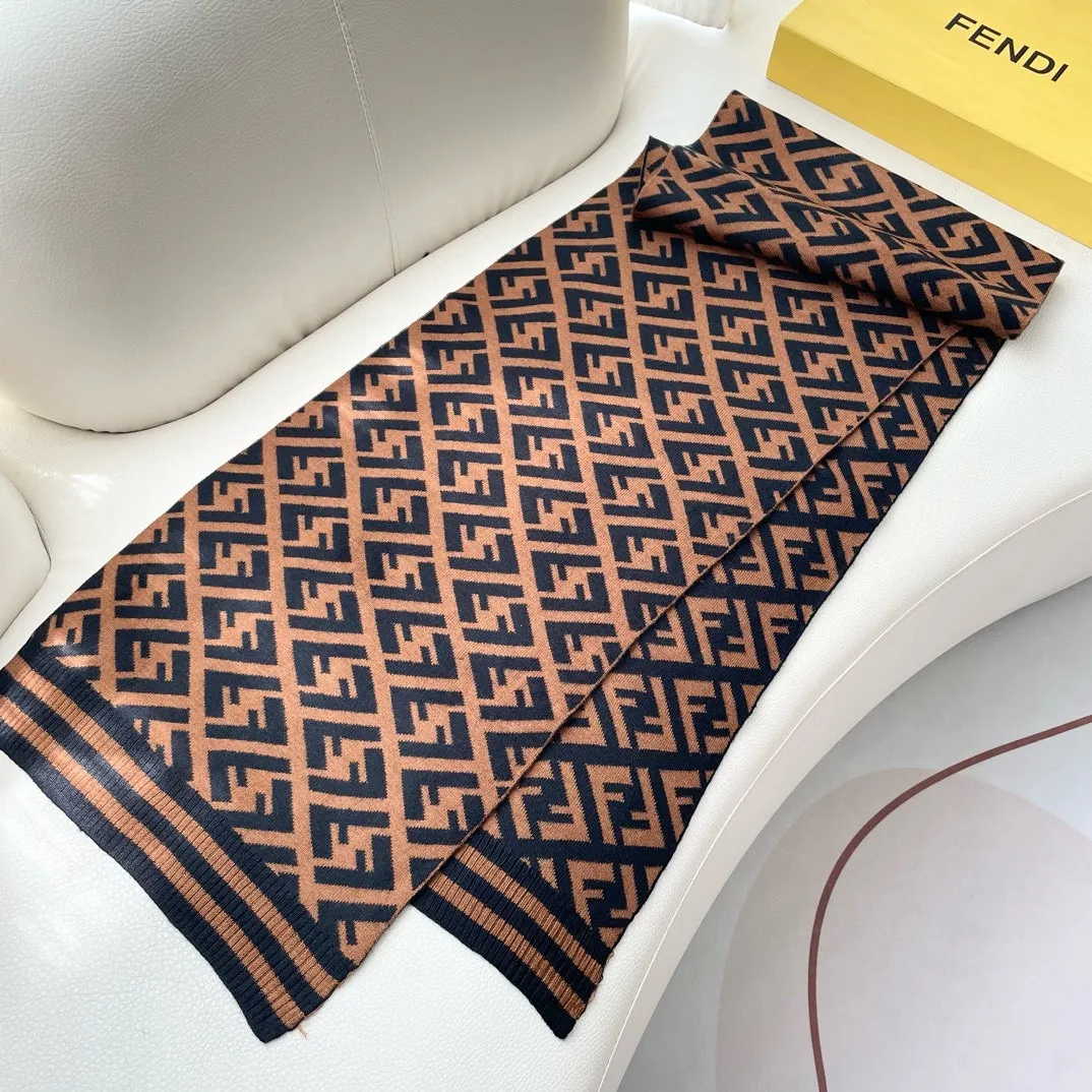 【FENDI  フェンディ】スカーフ36*180CM   241109