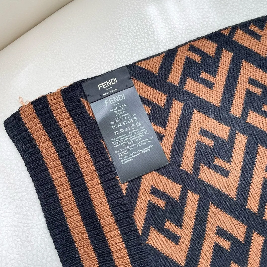 【FENDI  フェンディ】スカーフ36*180CM   241109