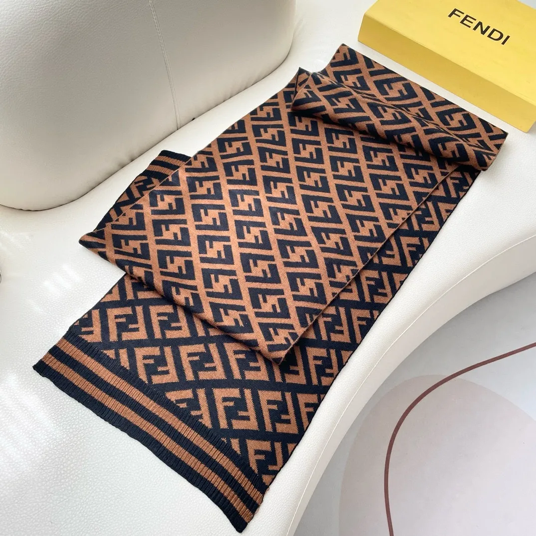 【FENDI  フェンディ】スカーフ36*180CM   241109