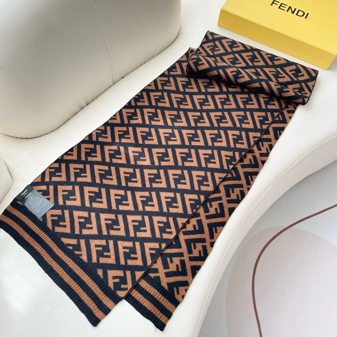 【FENDI  フェンディ】スカーフ36*180CM   241109