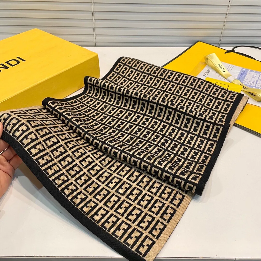 【FENDI  フェンディ】スカーフ32*200CM   241109