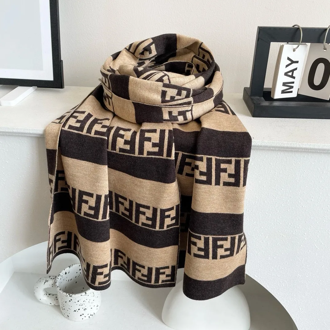 【FENDI  フェンディ】スカーフ32*180CM   241109