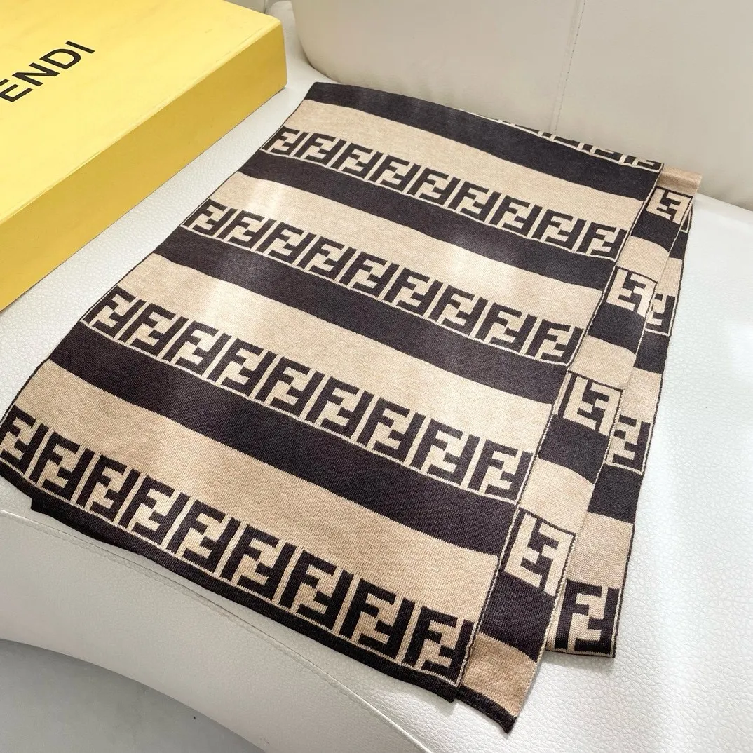 【FENDI  フェンディ】スカーフ32*180CM   241109