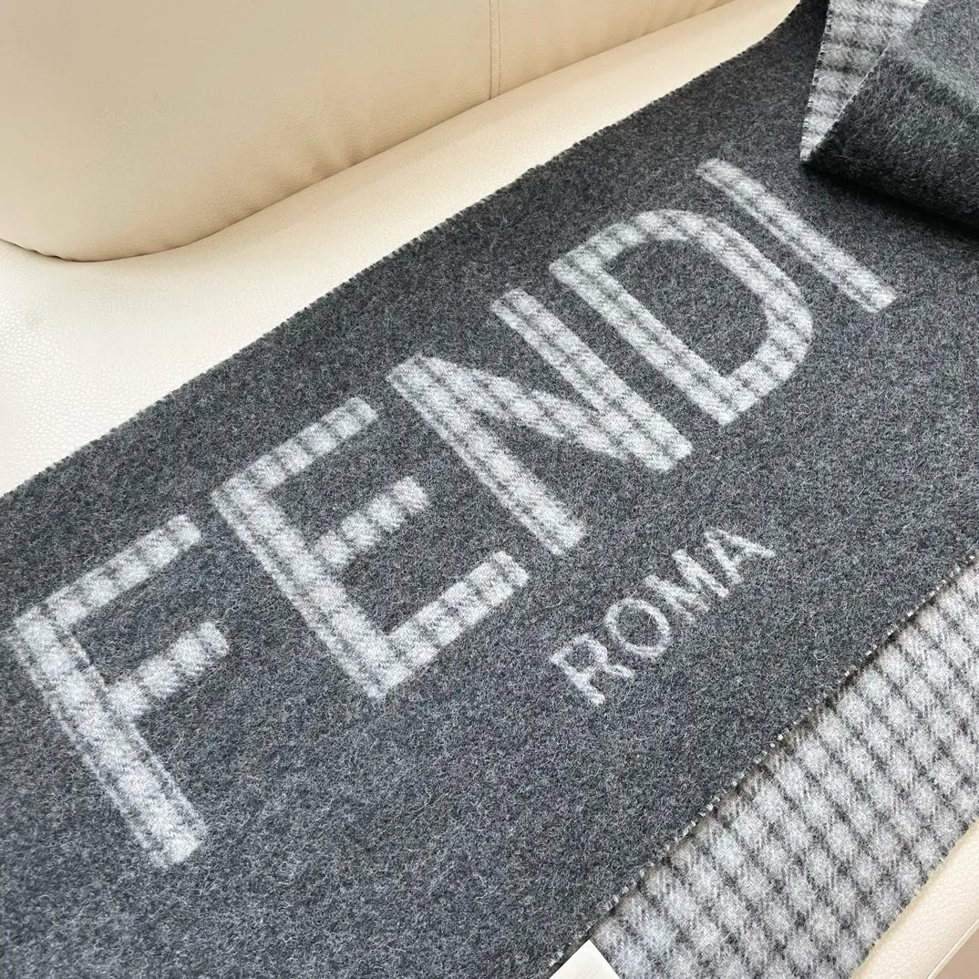 【FENDI  フェンディ】スカーフ30*180CM   241109