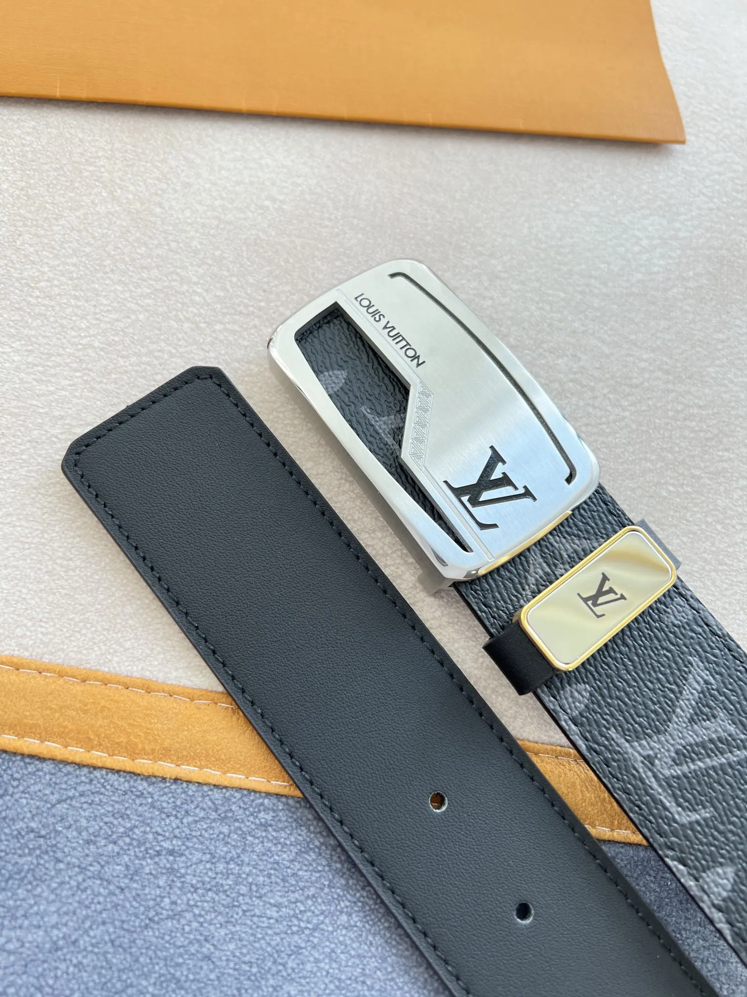 【LOUIS VUITTON】(ルイヴィトン) 3.8cm   ベルト メンズ