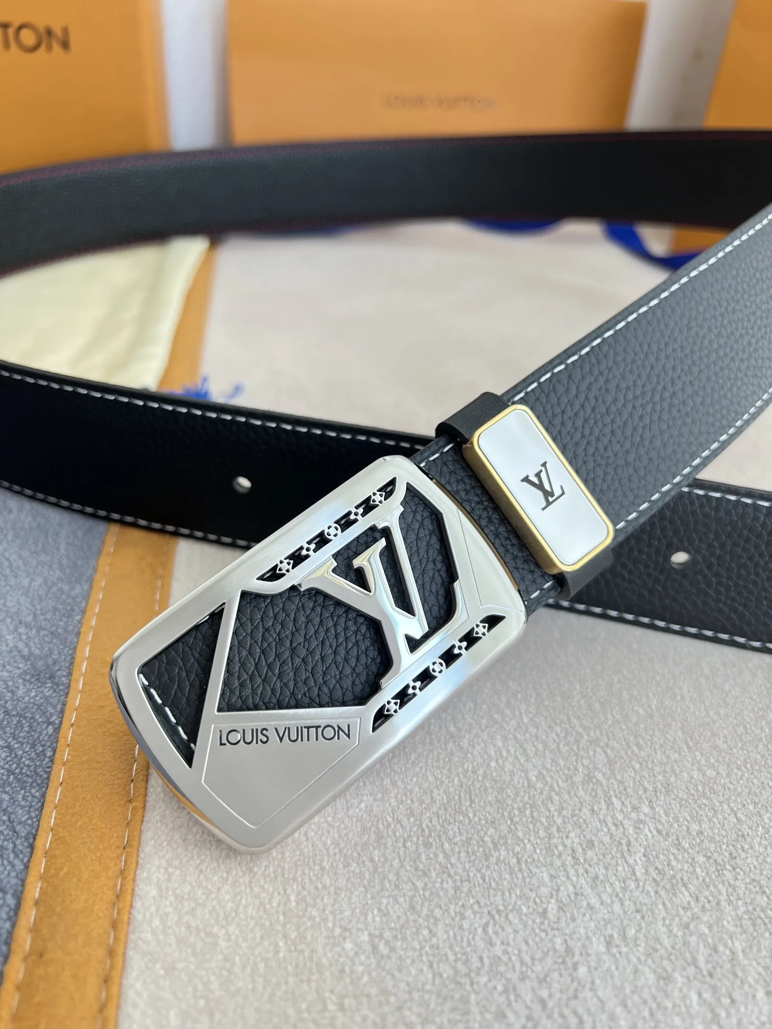 【 LOUIS VUITTON】(ルイヴィトン) 3.8cmベルト メンズ