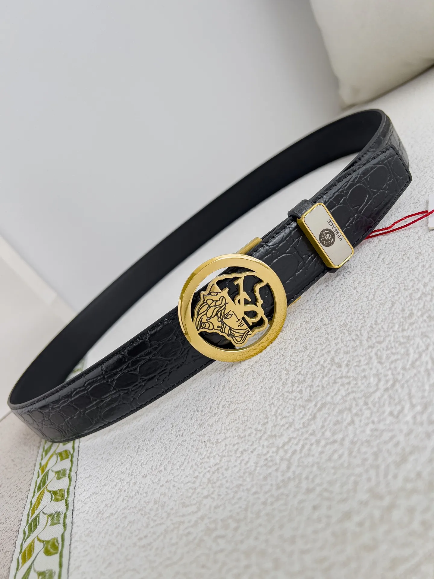 【VERSACE】(ヴェルサーチ) 3.5cmベルト メンズ 240903