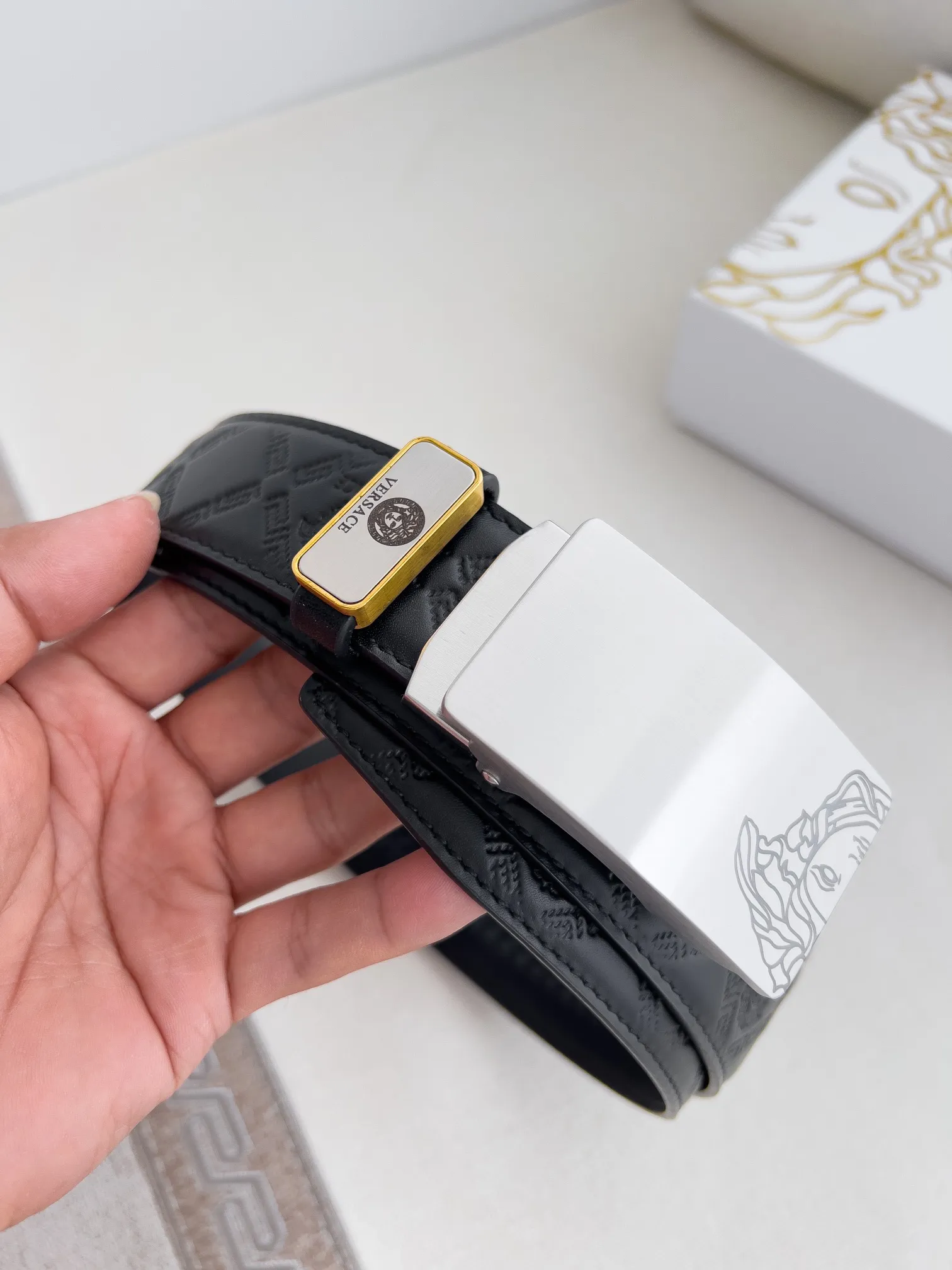 【VERSACE】(ヴェルサーチ) 3.5cmベルト メンズ 240903