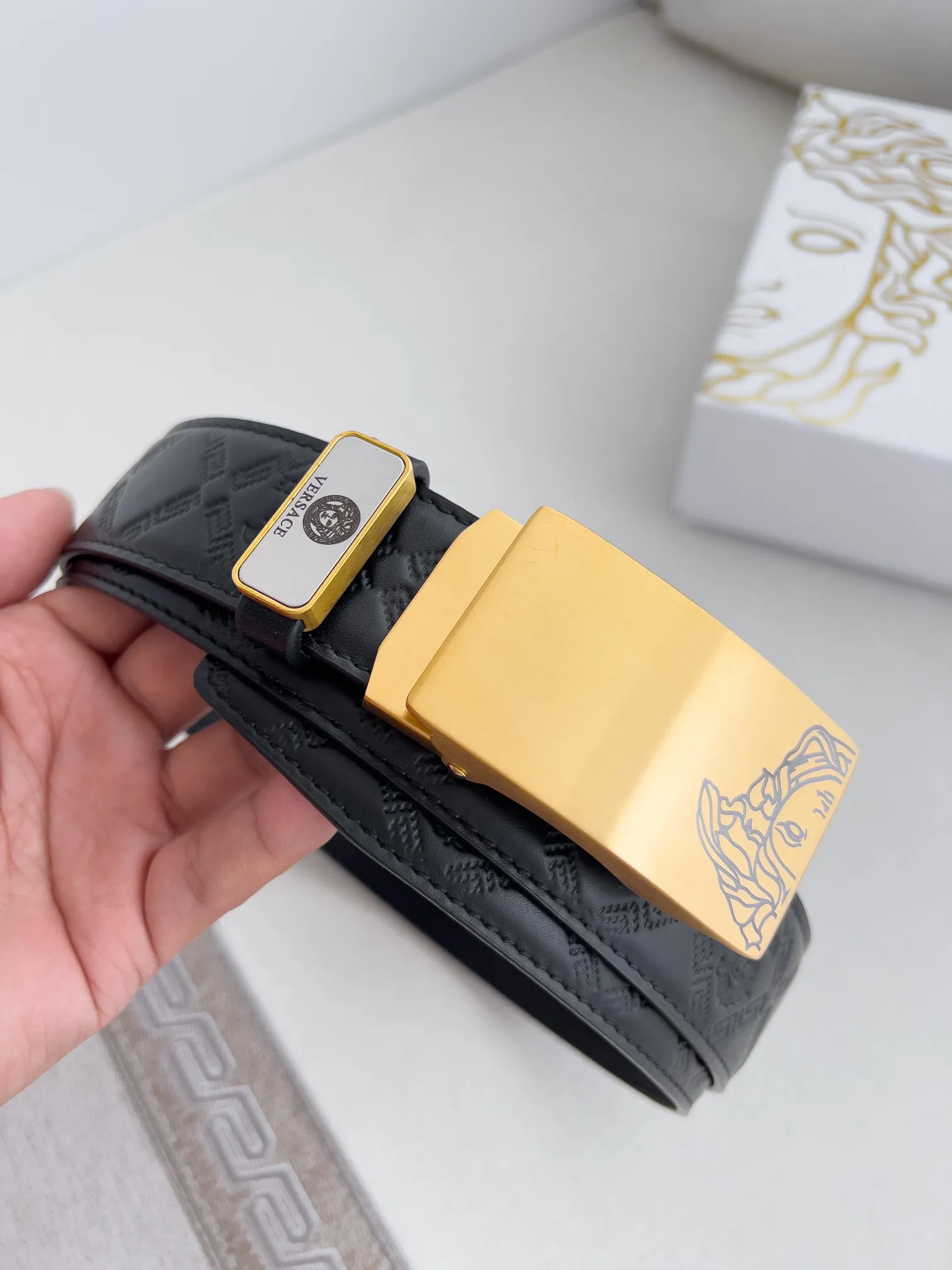 【VERSACE】(ヴェルサーチ) 3.5cmベルト メンズ 240903