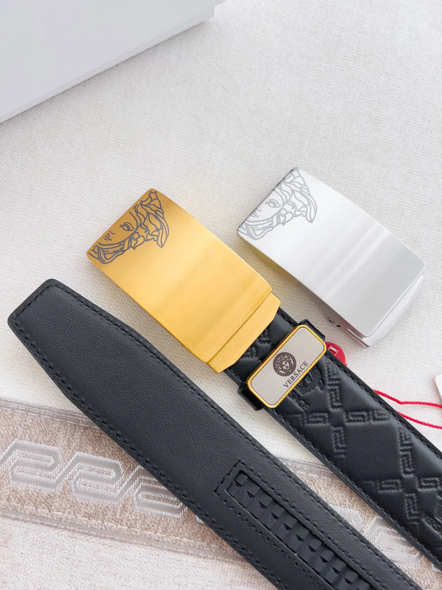 【VERSACE】(ヴェルサーチ) 3.5cmベルト メンズ 240903
