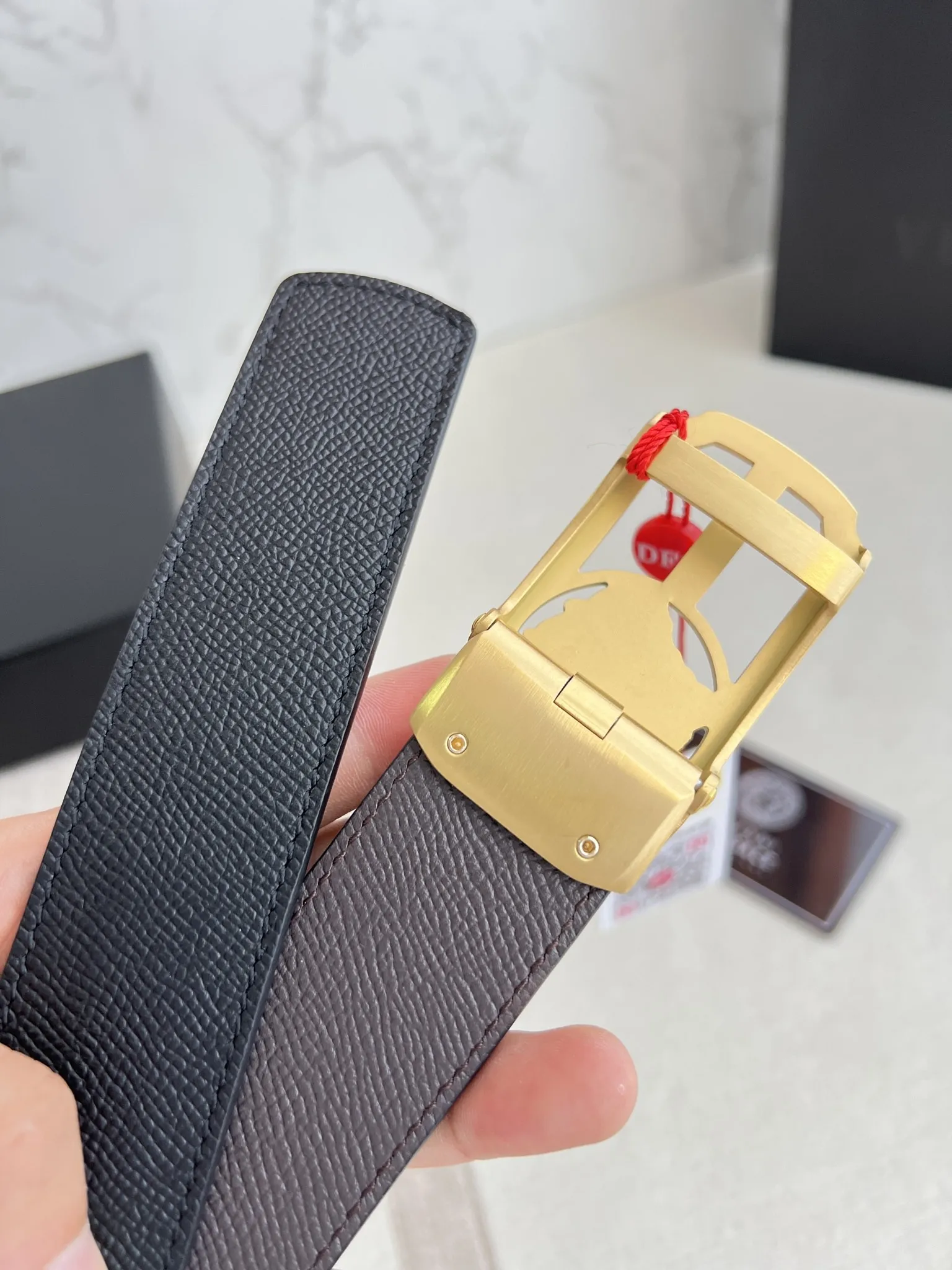 【VERSACE】(ヴェルサーチ) 3.8cmベルト メンズ 240903