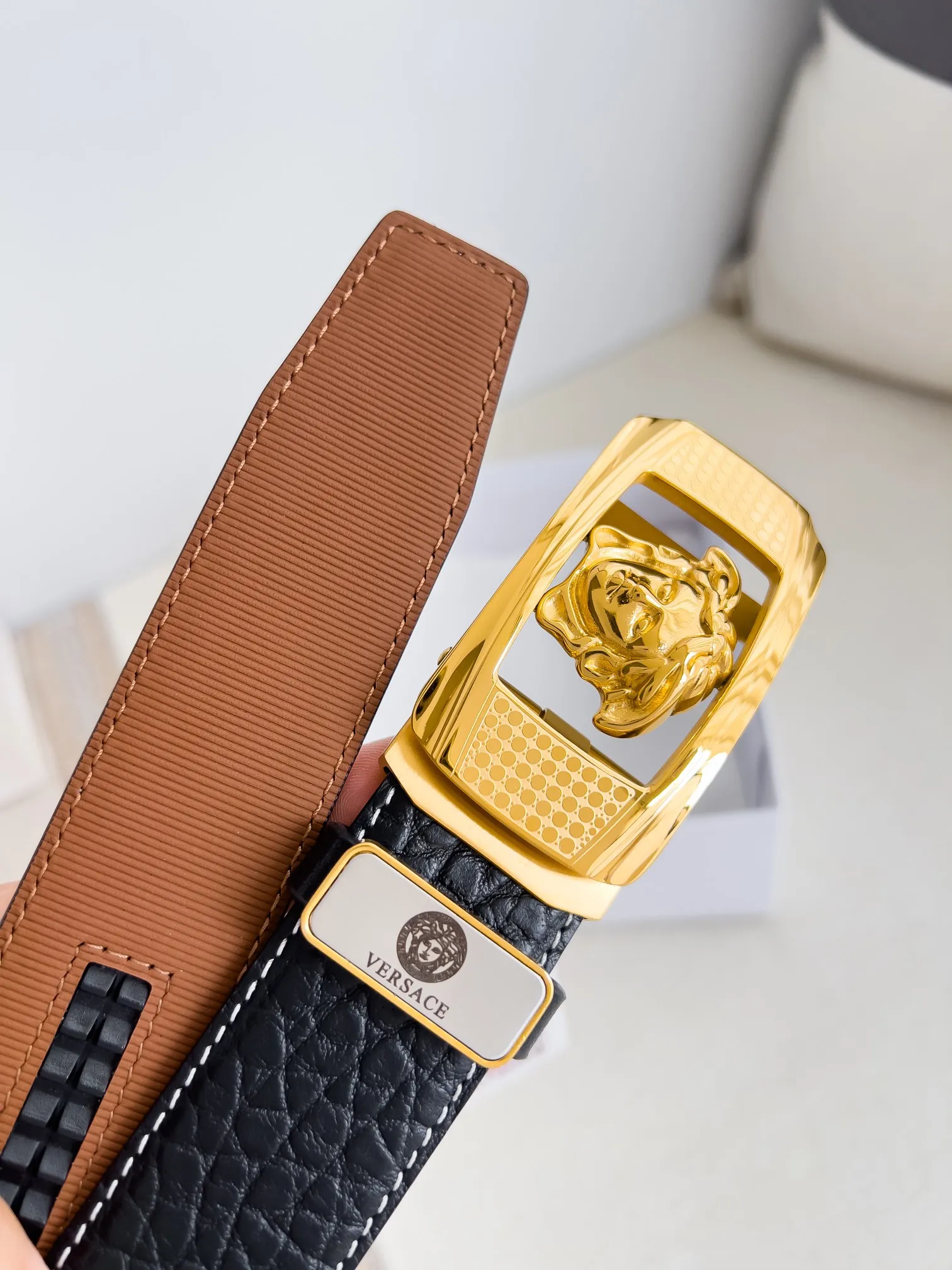 【VERSACE】(ヴェルサーチ) 3.5cmベルト メンズ 240903