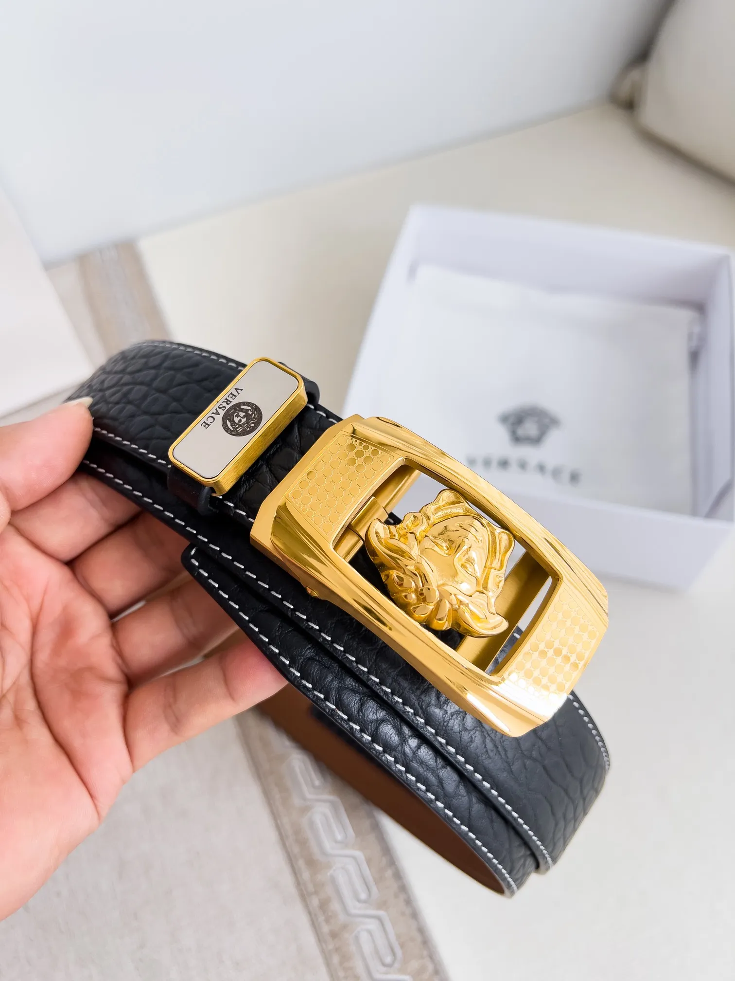 【VERSACE】(ヴェルサーチ) 3.5cmベルト メンズ 240903