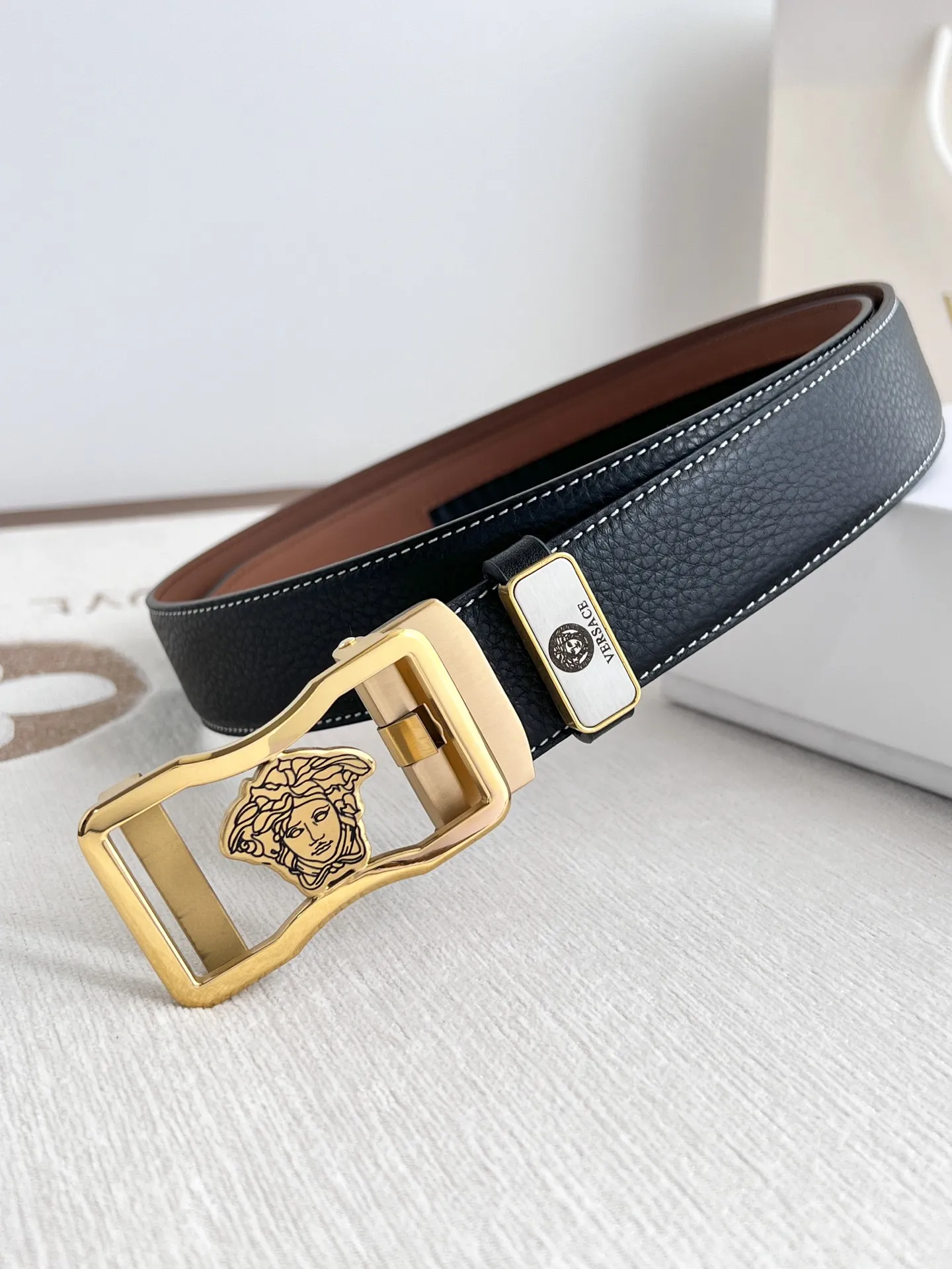 【VERSACE】(ヴェルサーチ) 3.5cmベルト メンズ 24706