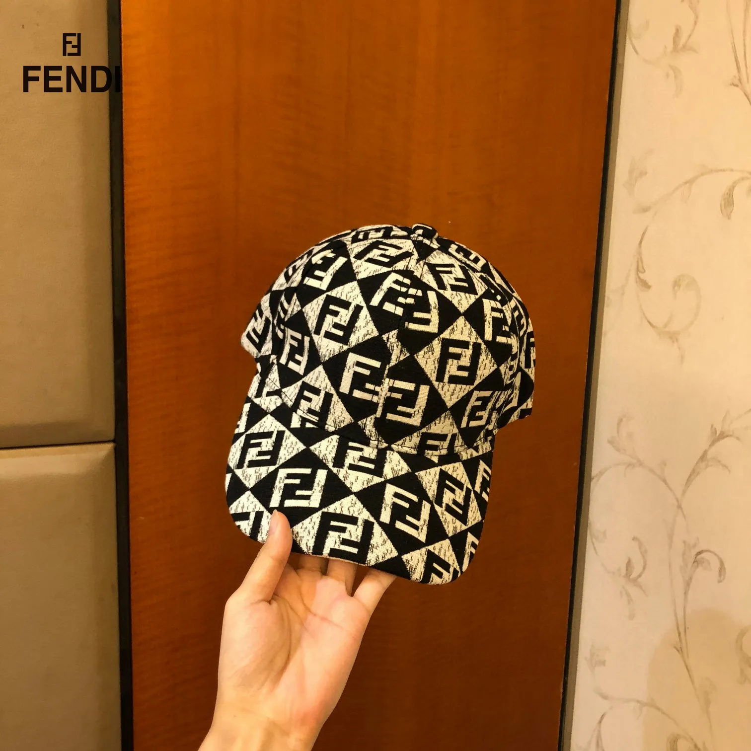 【FENDI  フェンディ】【数量限定】 野球帽 / ハット
