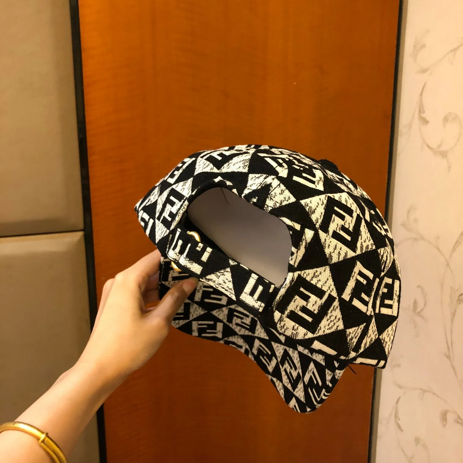 【FENDI  フェンディ】【数量限定】 野球帽 / ハット