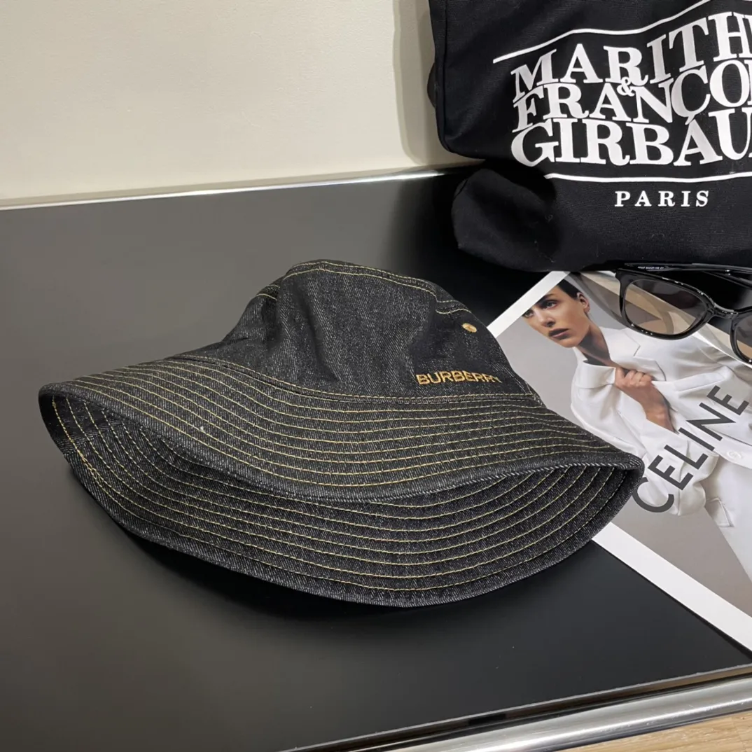 BURBERRY(バーバリー)フィッシャーマンズハット  241011