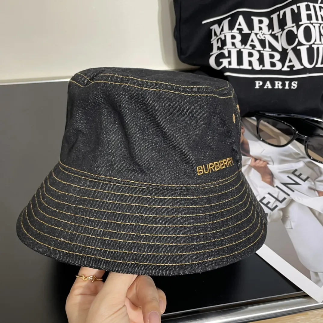 BURBERRY(バーバリー)フィッシャーマンズハット  241011