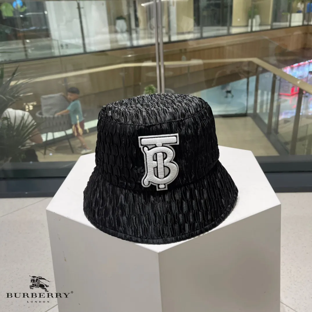 BURBERRY(バーバリー)フィッシャーマンズハット  241011
