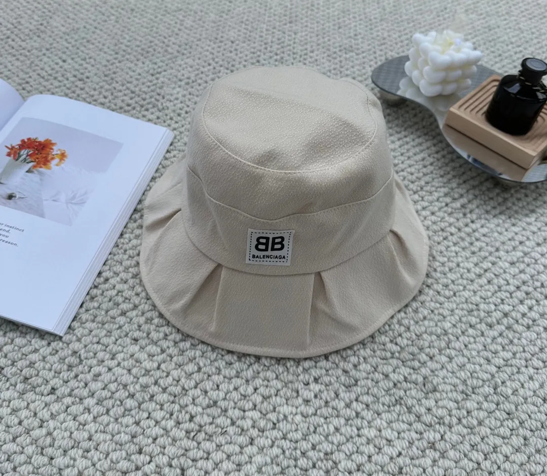 BALENCIAGA (バレンシアガ )フィッシャーマンズハット