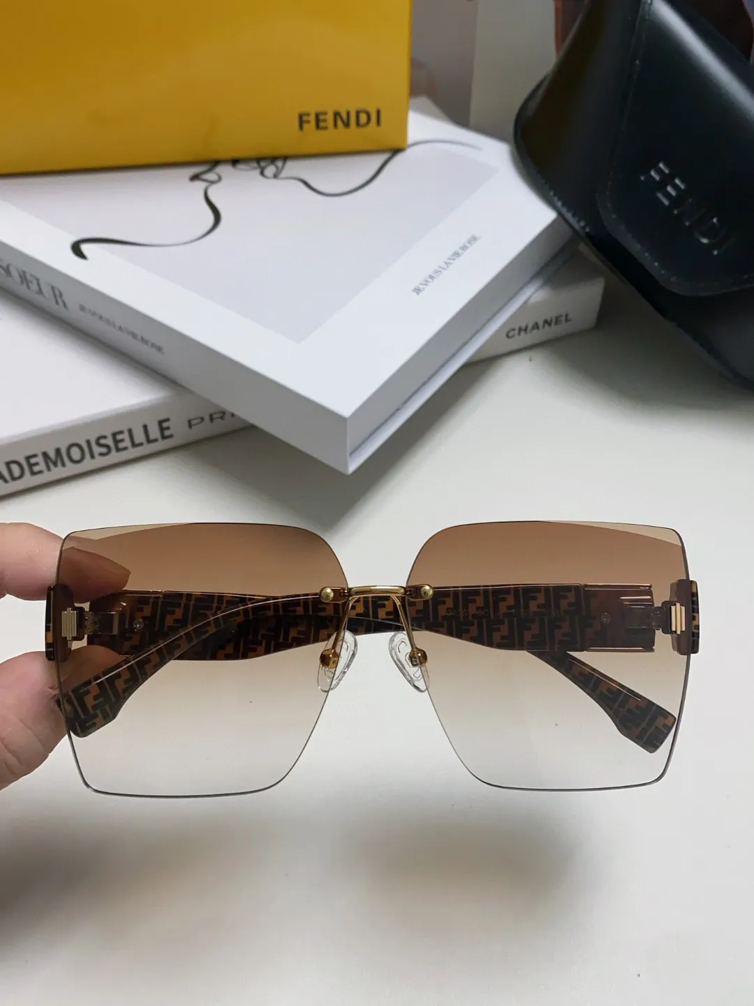 FENDI(フェンディ ) サングラス 24706