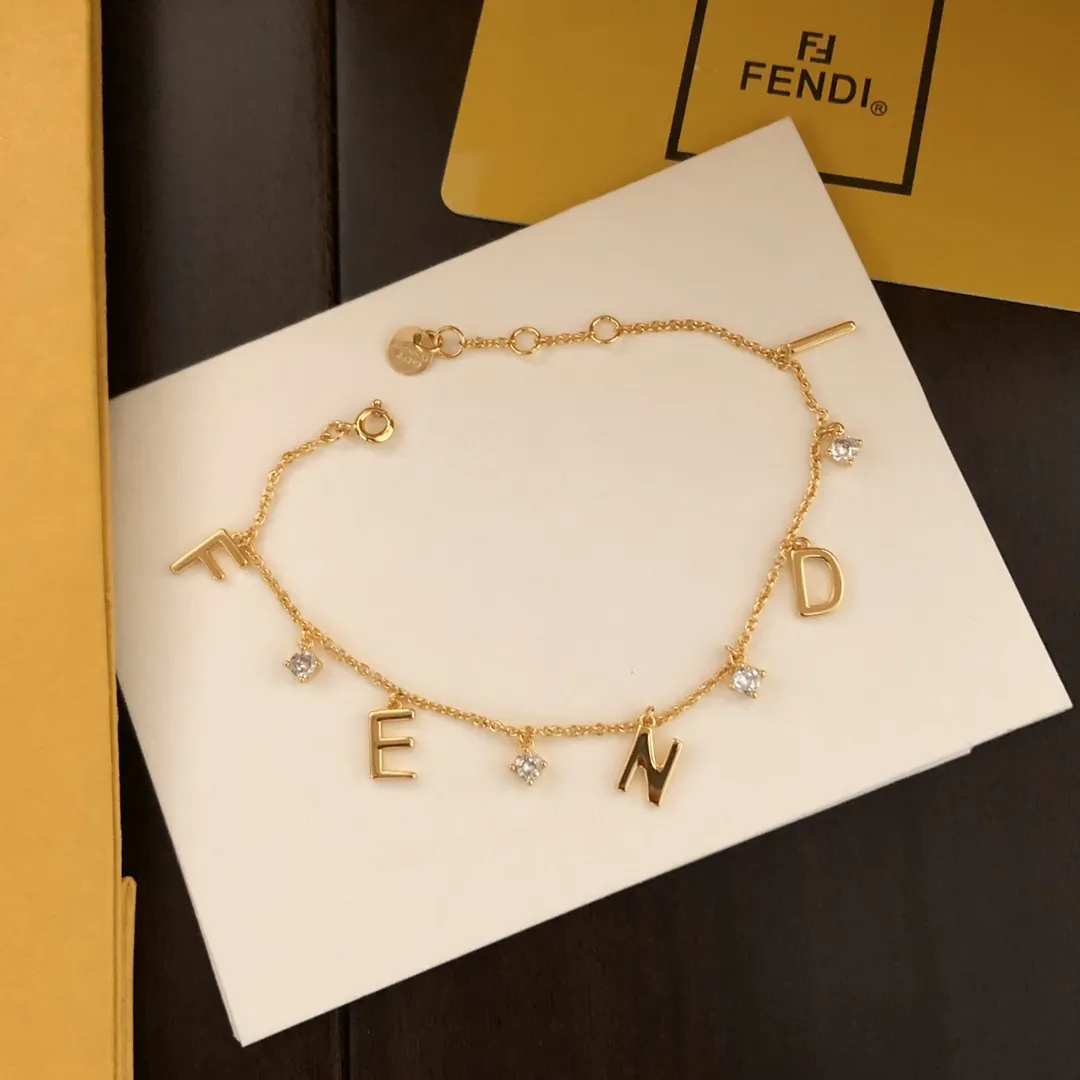 【FENDI】ブレスレット、ファッションシンプルなスタイル