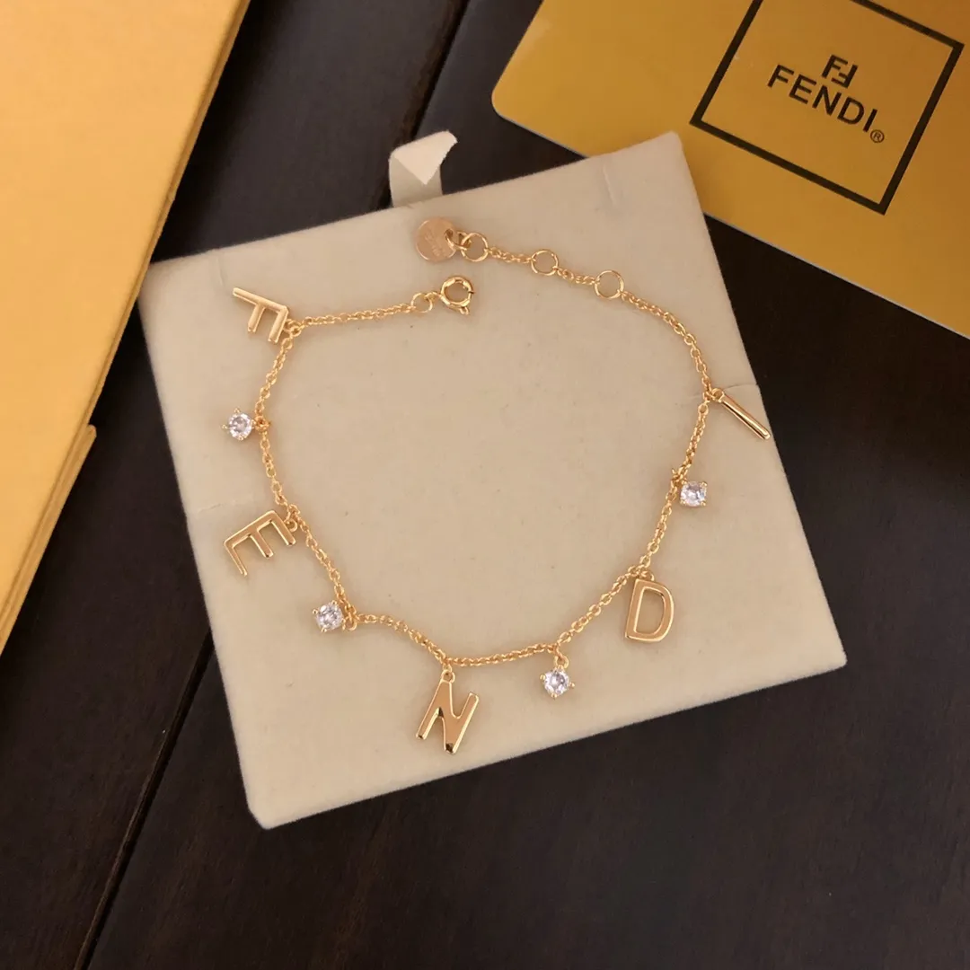 【FENDI】ブレスレット、ファッションシンプルなスタイル